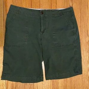 Size 10 army green Dockers shorts. 9.5” inseam